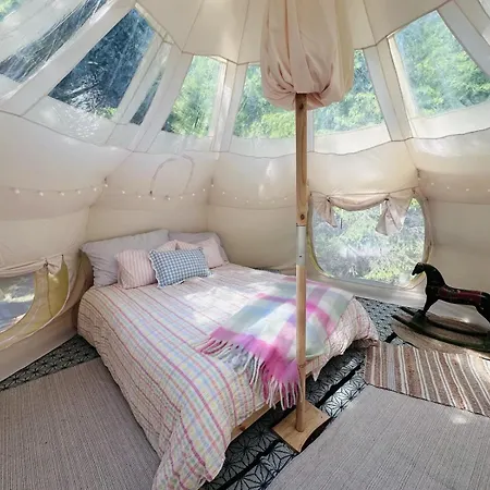Dom wakacyjny Glamping Pa Idyllisk Smabruk Med Miniatyr Hest, Esel Og Geit *